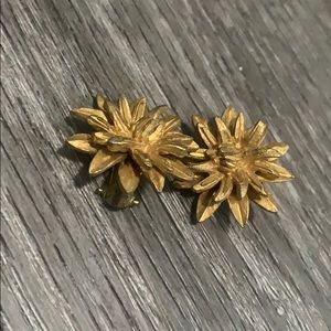 BSK gold flower vintage clip on earrings